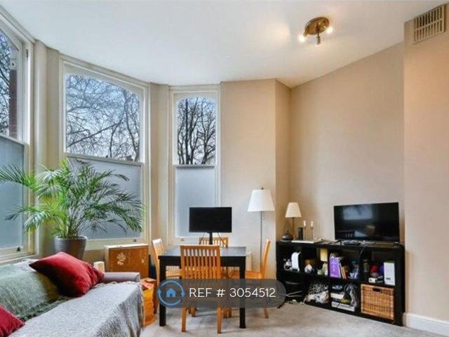 Apartment for rent in St Martins Estate, Greater London