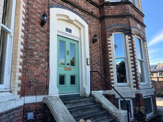 Apartment for rent in Claughton, Wirral