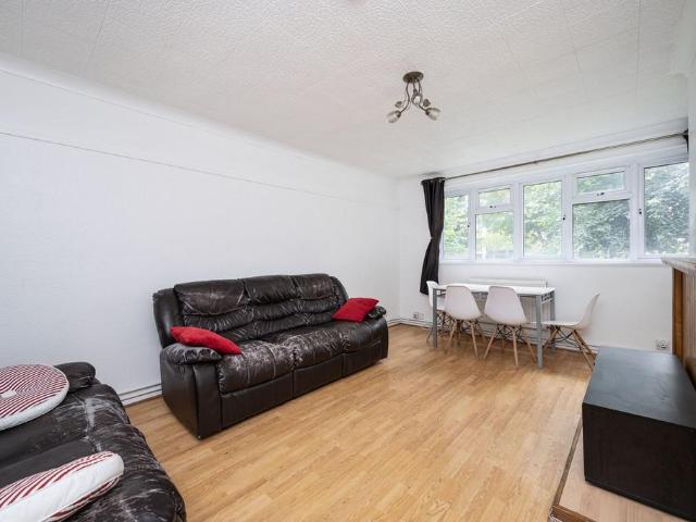 Apartment for rent in St. George in the East, Greater London