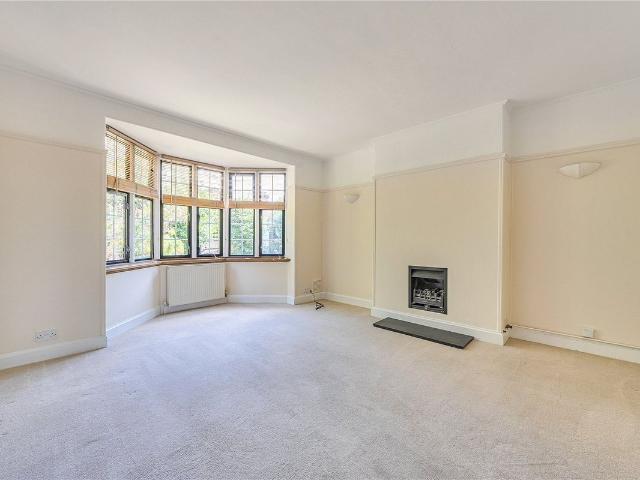Apartment for rent in Woodcote, Epsom