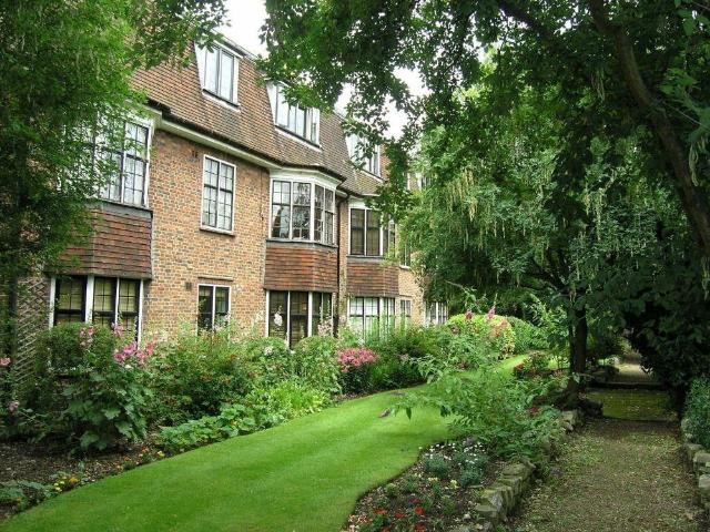 Apartment for rent in Woodcote, Epsom