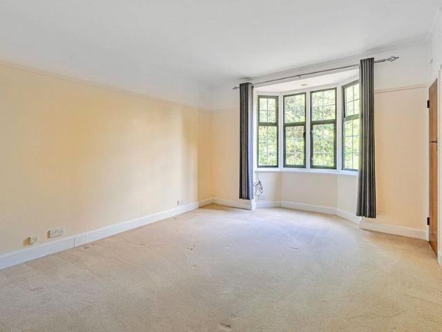Apartment for rent in Woodcote, Epsom