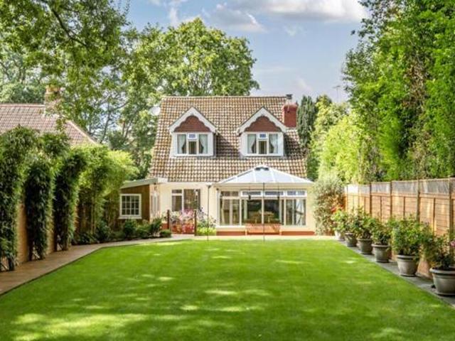 House for sale in Fleet, Hart
