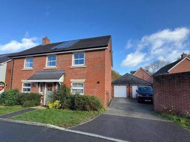 House for sale in Fleet, Hart