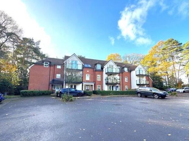 House for sale in Fleet, Hart