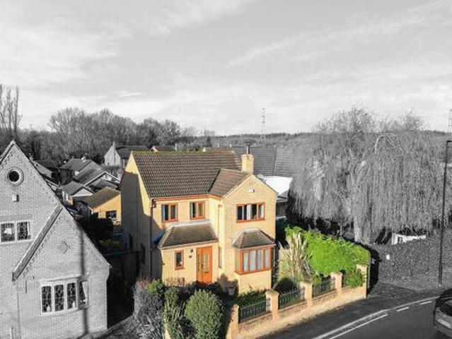 House for sale in Rossington, South Yorkshire