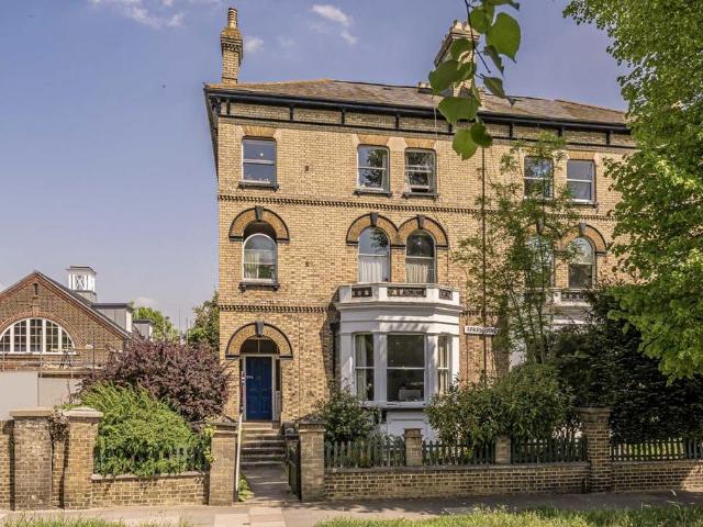 Apartment for rent in London Borough of Richmond upon Thames, Greater London