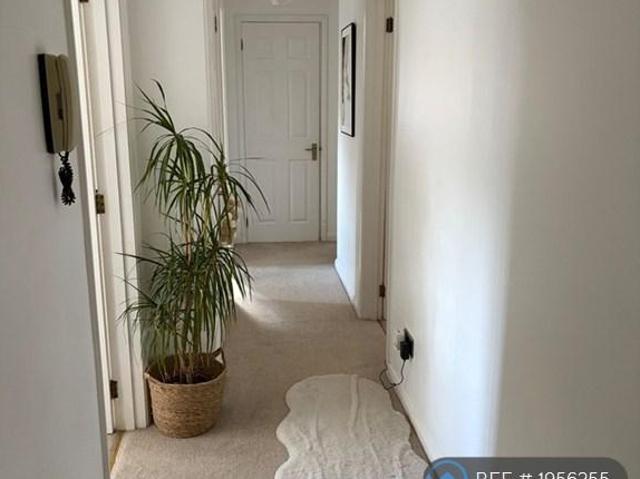 Apartment for rent in Little Common, Heathlands