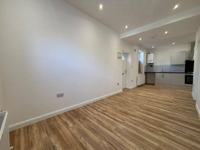 Apartment for rent in Winshill, Beamhurst
