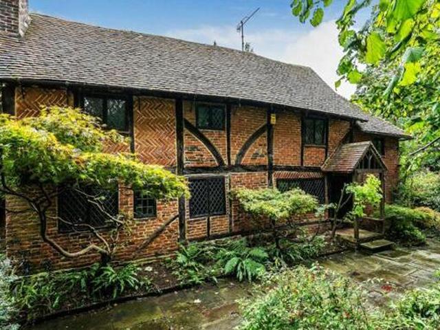 House for sale in Hillview, Surrey
