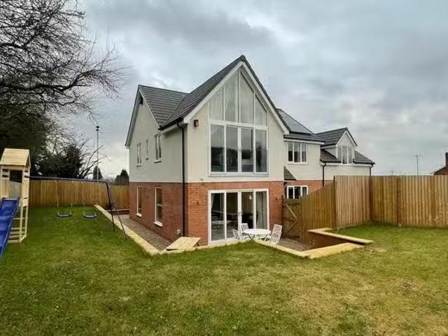 Apartment for rent in Crossway Green, Crookhill