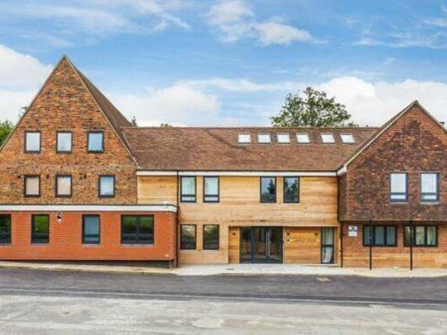 House for sale in Oxted, Hillview