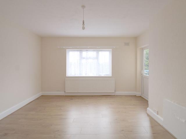 Apartment for rent in Kingsbury, Greater London