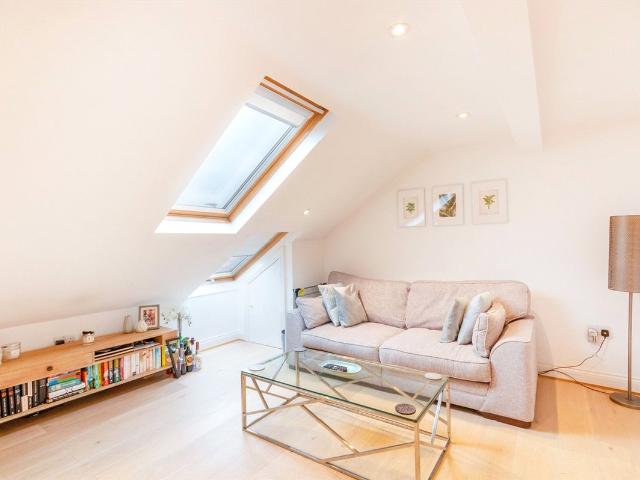 Apartment for rent in Furzedown, Greater London
