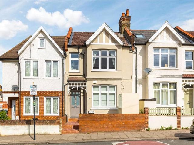 Apartment for rent in Furzedown, Greater London