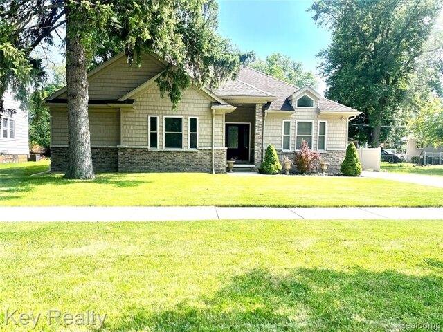 House for sale in Grosse Ile