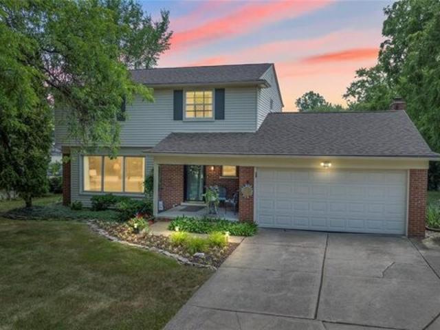 House for sale in Grosse Ile