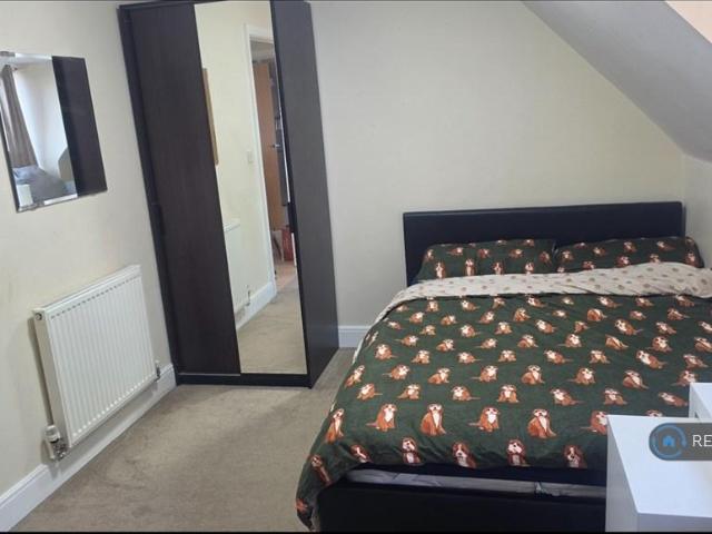 Apartment for rent in Lower Halliford, Surrey