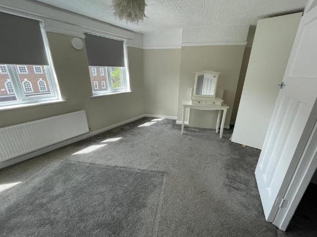Apartment for rent in Lower Halliford, Surrey