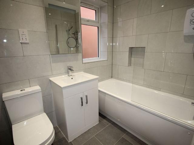 Apartment for rent in Lower Halliford, Surrey
