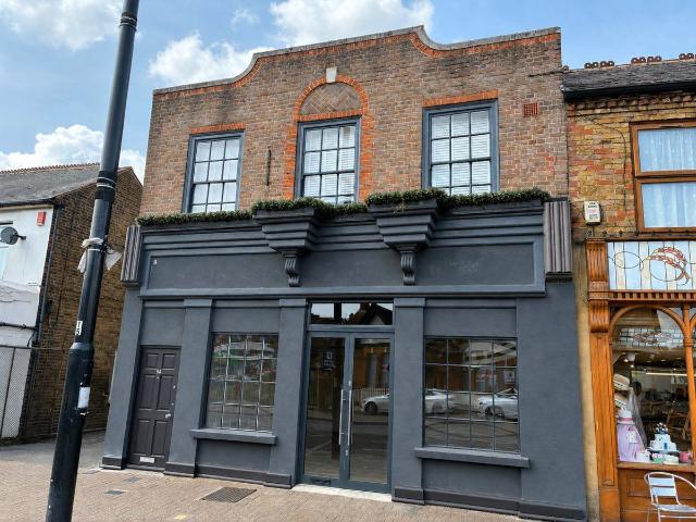 Apartment for rent in Lower Halliford, Surrey