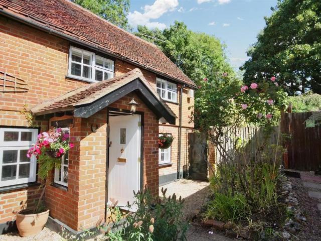 House for rent in Pachesham Park, Surrey