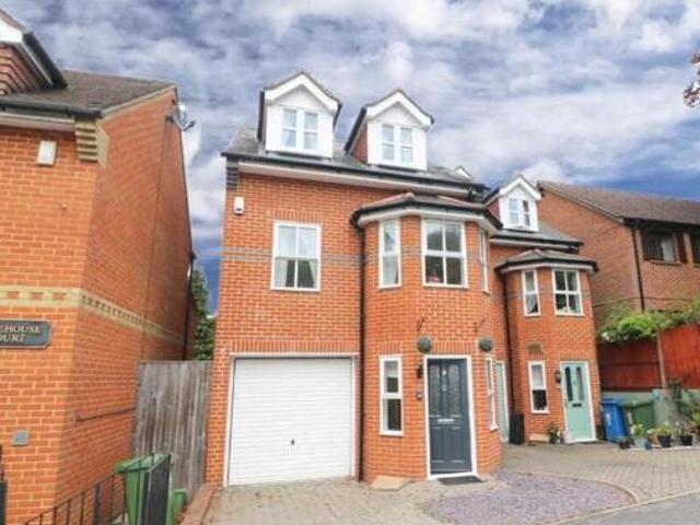 House for rent in Surrey