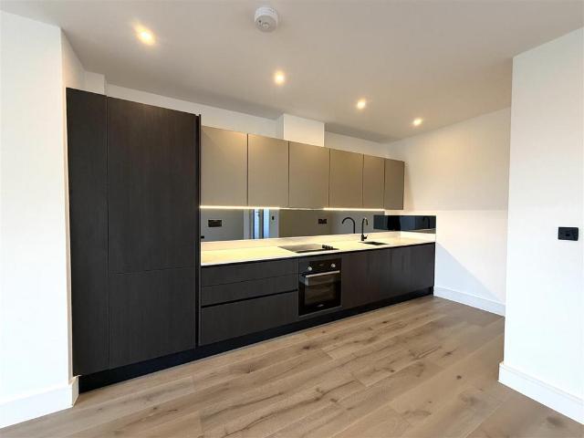 Apartment for rent in Claygate, Elmbridge