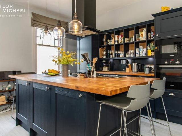 Apartment for rent in Aldrington