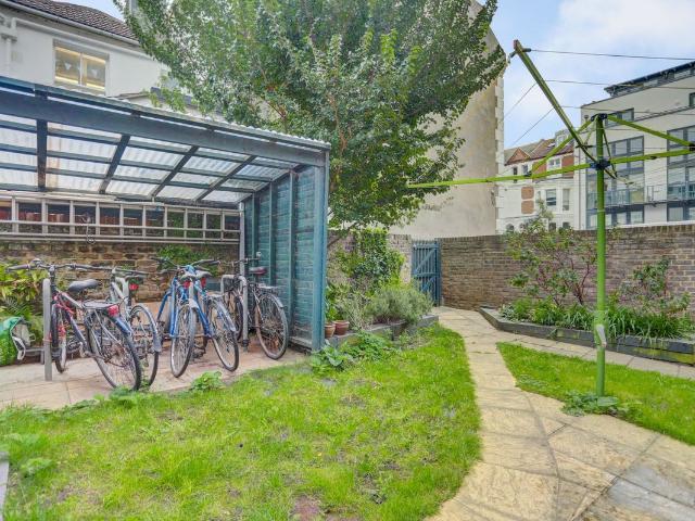 Studio for rent in Aldrington