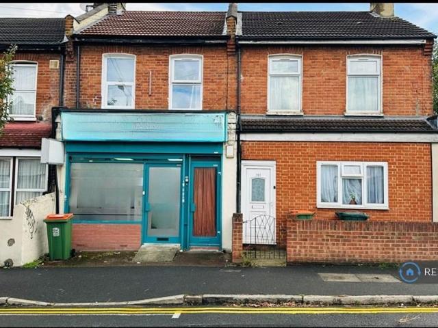 Apartment for rent in London Borough of Newham, Greater London