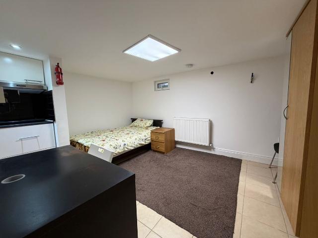 Studio for rent in Little Ilford, Greater London