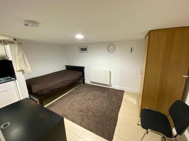 Studio for rent in Little Ilford, Greater London