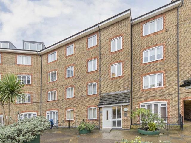 Apartment for rent in London Borough of Ealing, Greater London