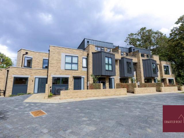House for rent in London Borough of Ealing, Greater London