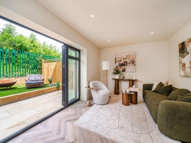 House for rent in London Borough of Ealing, Hanwell