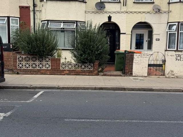 Apartment for rent in London Borough of Newham, Greater London
