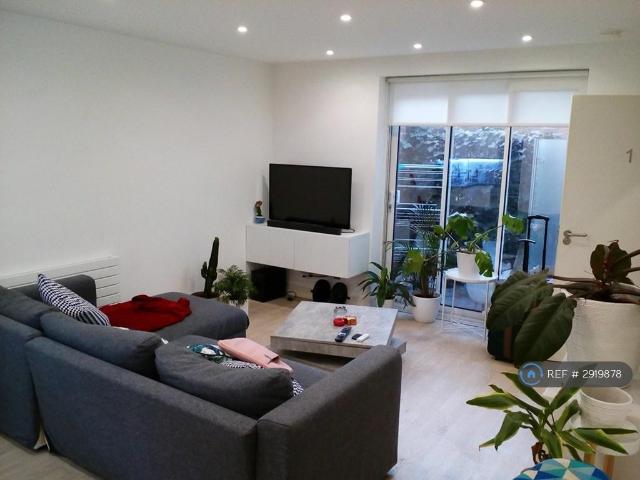 Apartment for rent in London Borough of Merton, Mitcham