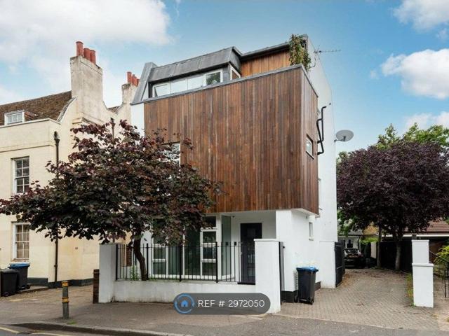 Apartment for rent in London Borough of Merton, Mitcham