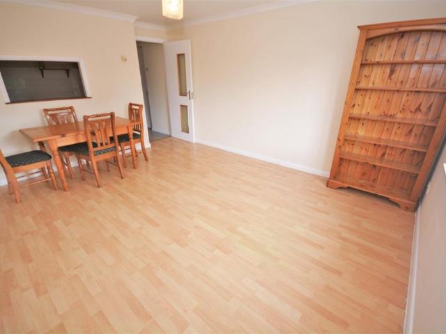 Apartment for rent in London Borough of Merton, Collier's Wood