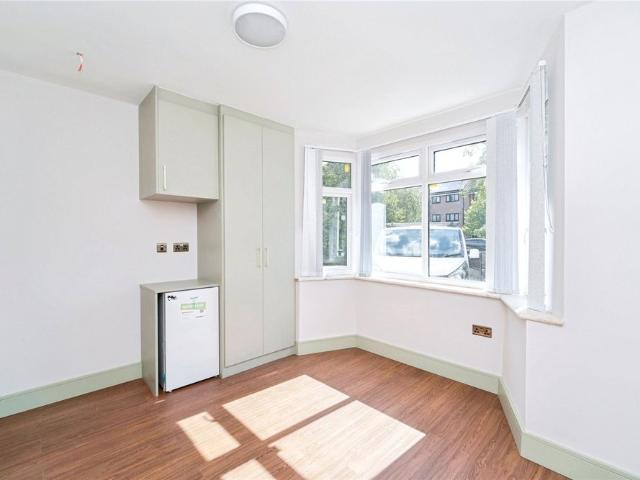House for rent in London Borough of Ealing, Greater London