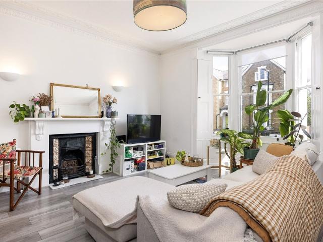 Apartment for rent in North Sheen, Greater London