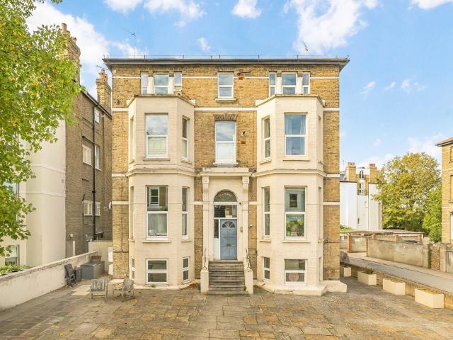 Apartment for rent in North Sheen, Greater London