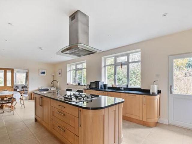 House for sale in Shepperton, Spelthorne