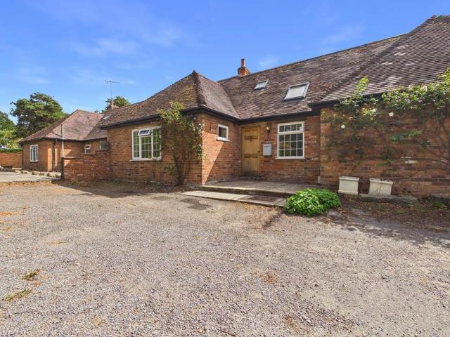 House for rent in Green Close, Warwickshire