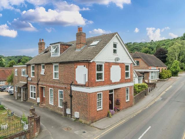 Apartment for rent in Fole, Surrey