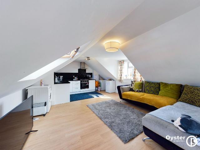 Apartment for rent in Little Stanmore, Greater London
