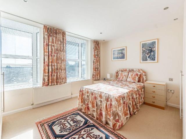 Apartment for rent in Stanmore Broadway, Greater London