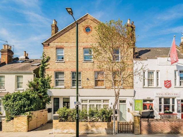 Apartment for rent in Strawberry Hill, Greater London