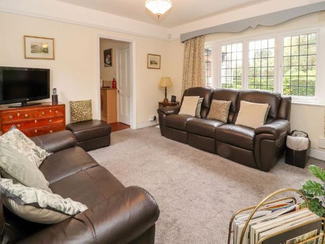 House for rent in Thornton Hough, Wirral